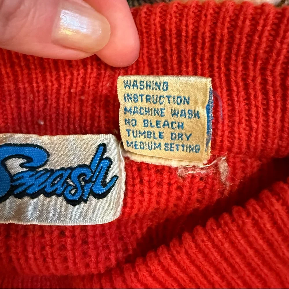 Vintage DJ Smash Red Sweater with Gray Stripes and Embroidered Motif Sz L - Picture 6 of 8